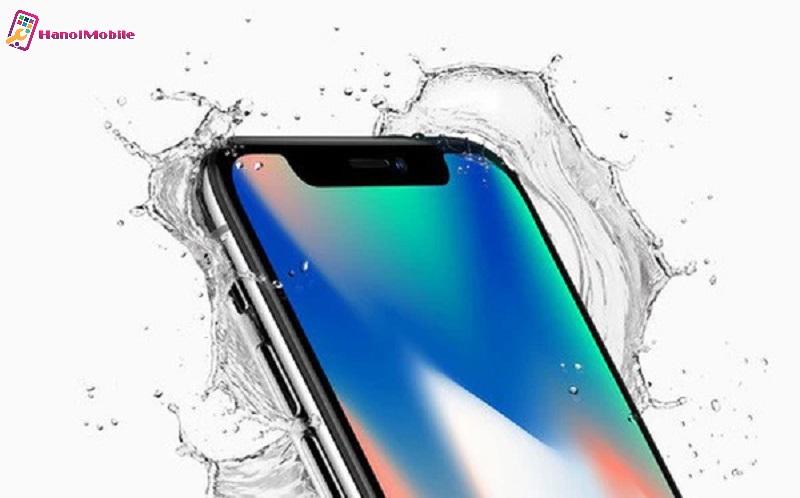 iPhone X tiếp xúc với nước khiến camera bị ẩm dẫn đến hư hỏng